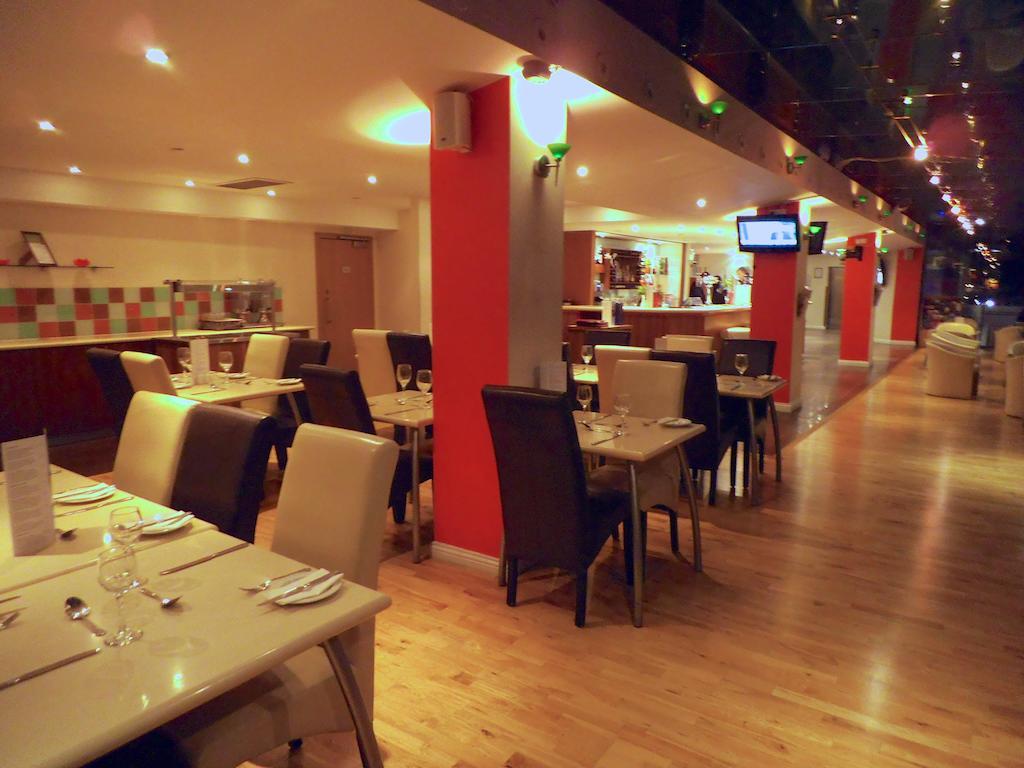 Ramada Hounslow - Heathrow East Hotel Bagian luar foto